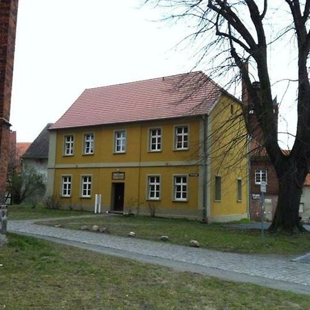 Burgpension Гарделеген Екстериор снимка
